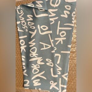 Stylish Blue and White Graphic Print Scarf